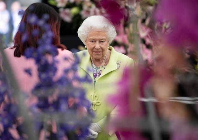 Poet Laureate Simon Armitage Pens Touching Poem For The Queen