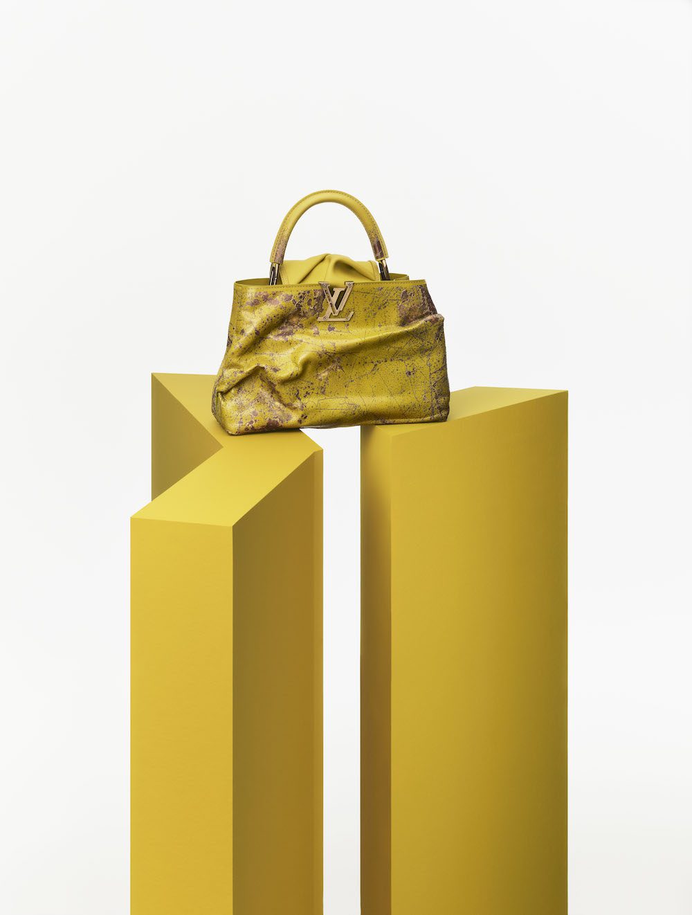 PHOTOS are published / Louis Vuitton launches the bag with the