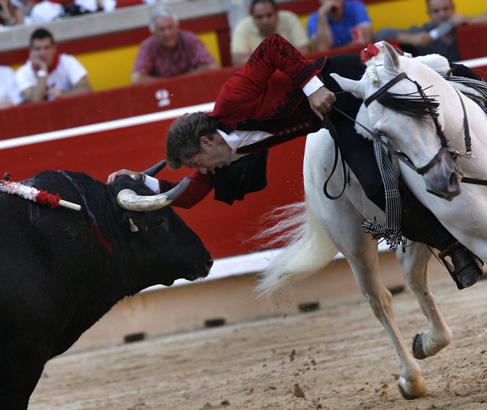 Rejoneador De Mendoza performs at the San Fermin | MiNDFOOD